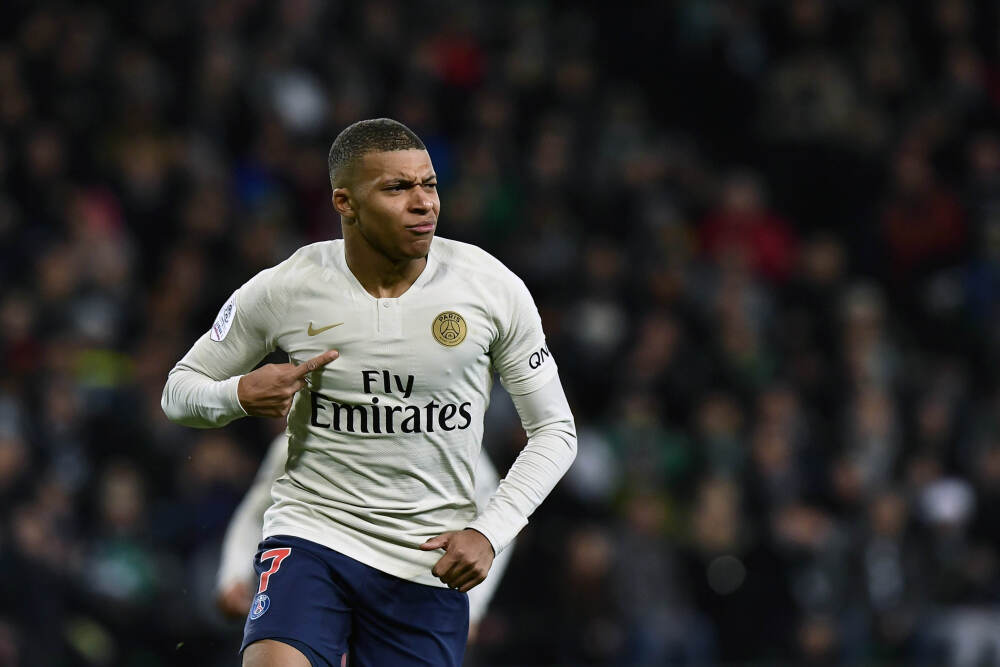   羽毛球世巡赛总决赛：国羽夺得六个四强席位